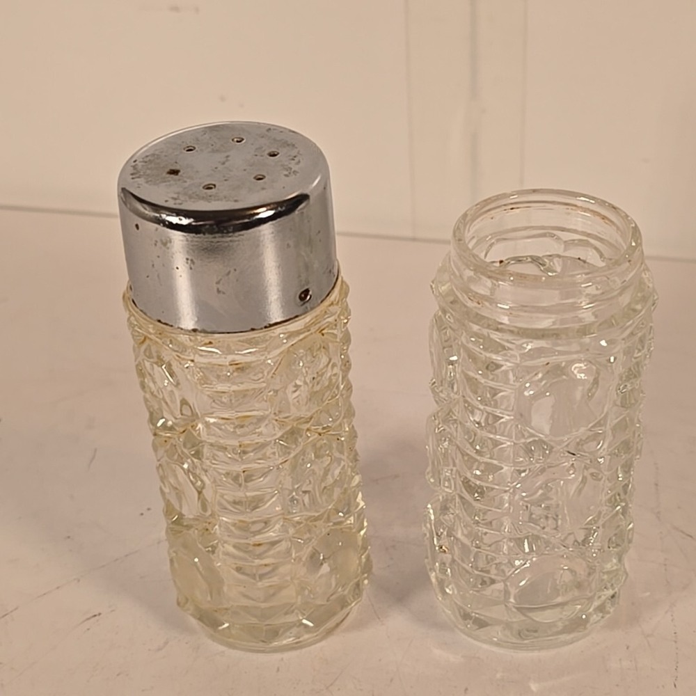 Salt & Pepper Shakers Button & Cane Federal WindsorRoyalBrighton One Missing Top